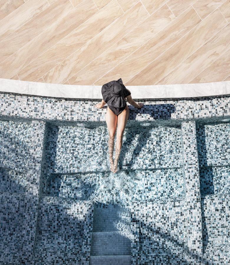 Nautilux Rethymno By Mage Hotels Exterior photo A woman in a swimming pool