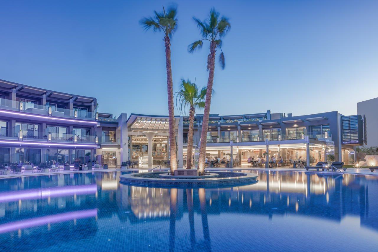 Nautilux Rethymno By Mage Hotels Exterior photo The hotel at night