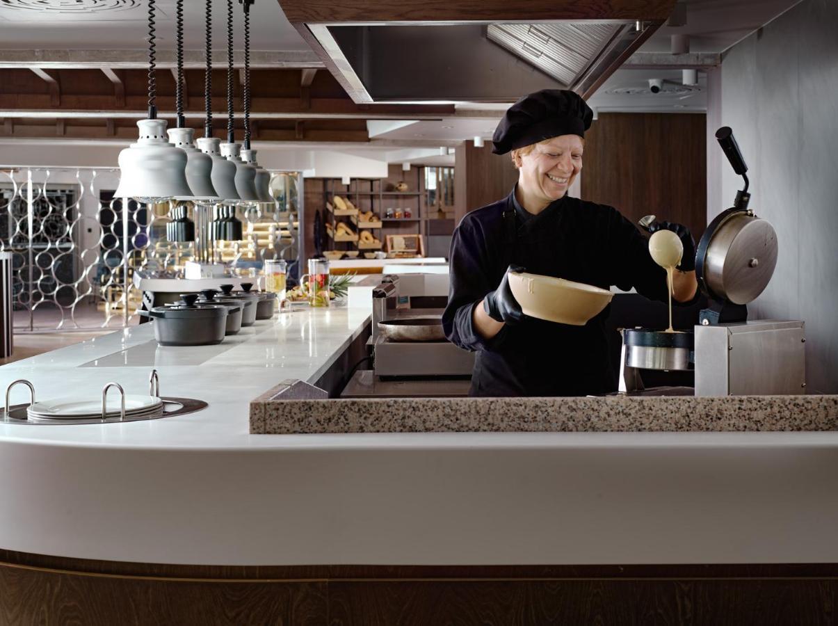 Nautilux Rethymno By Mage Hotels Exterior photo A chef at work