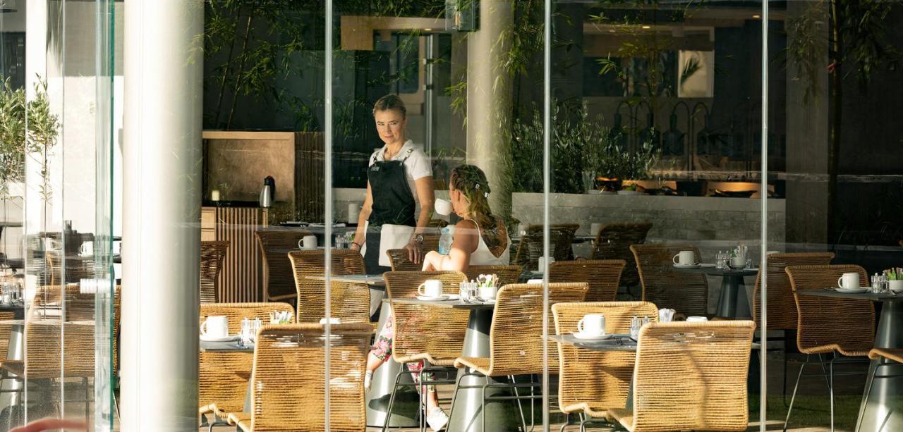 Nautilux Rethymno By Mage Hotels Exterior photo A waitress clearing a table